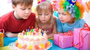 Happy Birthday Kids Party HD Wallpaper 300x169 - Aniversário de Um Ano - Devo ou Não Devo Fazer?
