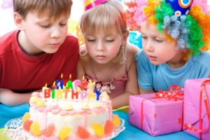 Happy Birthday Kids Party HD Wallpaper 300x200 - Como Organizar Uma Festa Infantil