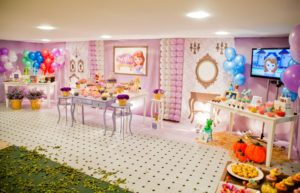 decoracao espaco festa infantil meninas princesa 300x193 - 10 Temas de Decoração de Festa de Meninas