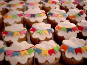 festa junina cupcake 600x450 300x225 - Festas Juninas - Como organizar com sucesso?